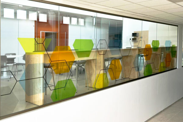 decorazione-vetro-scuola